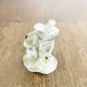 Vintage Carved Marble Frog On Lily Pad Sculpture Green Speckled